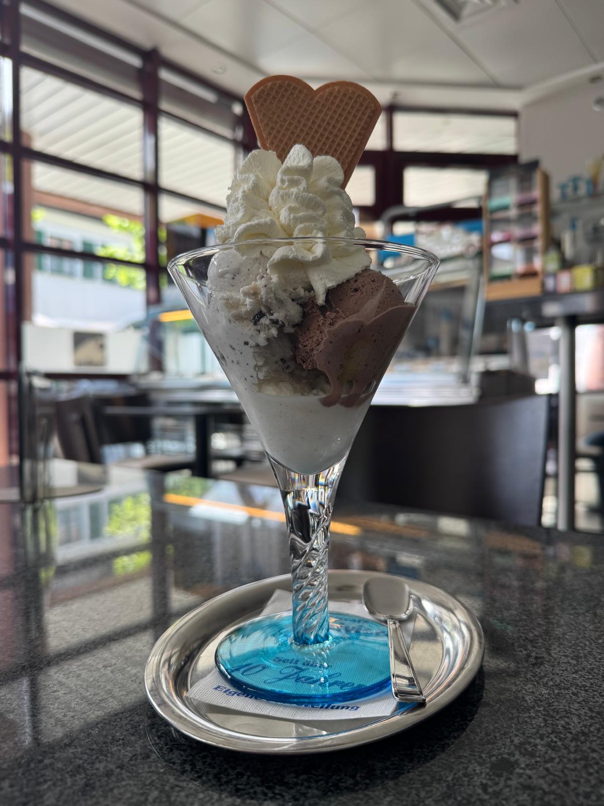 Individueller Eisbecher des Eiscafé Riviera