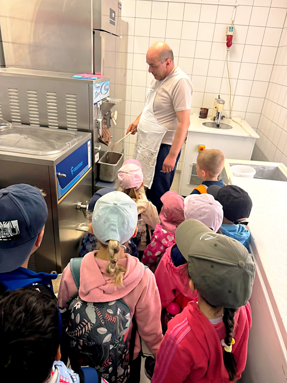 Eisproduktion im Eiscafé Riviera