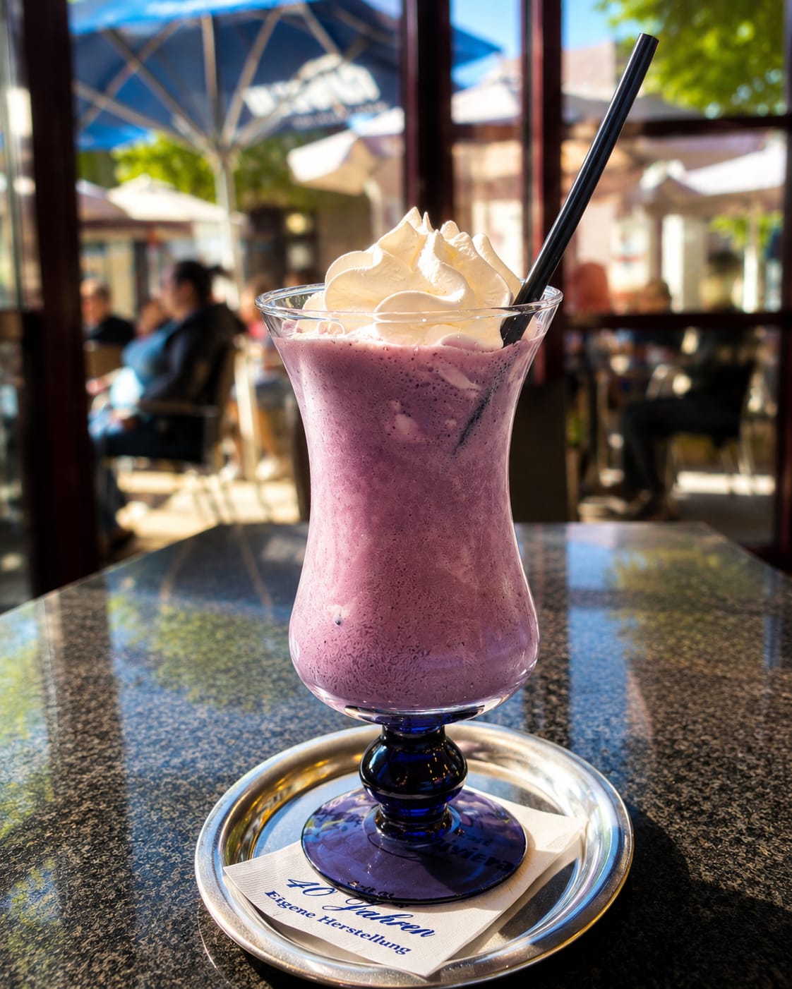 Blaubeer-Shake des Eiscafé Riviera